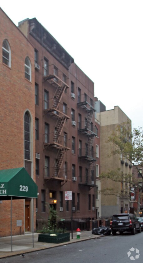 Foto del edificio - 235 E 82nd St