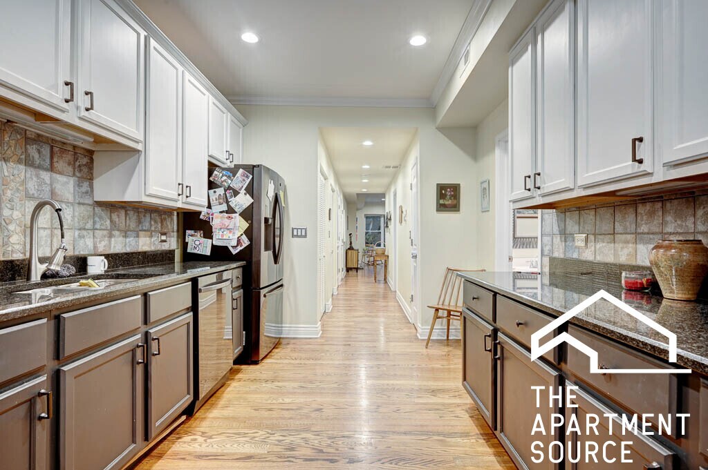 Foto principal - 2539 N Hamlin Ave