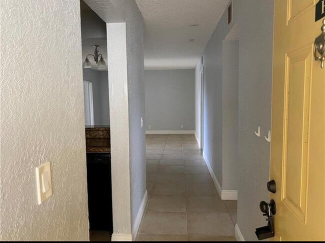 Building Photo - 1455 Lake Crystal Dr