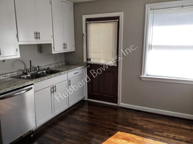 Foto del edificio - Walk to The Brice from this cute apartment!