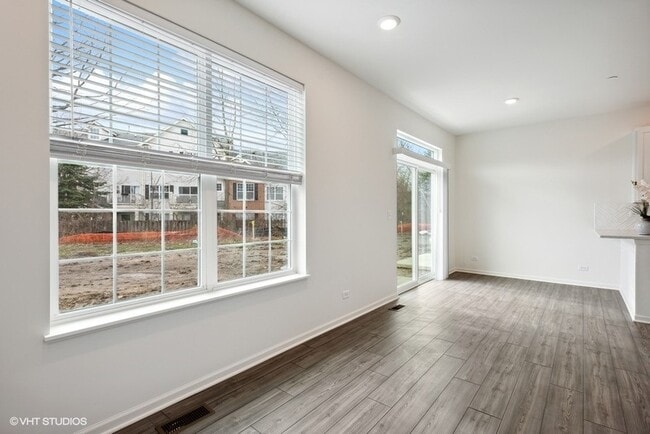 Building Photo - 1543 Kraft Ave