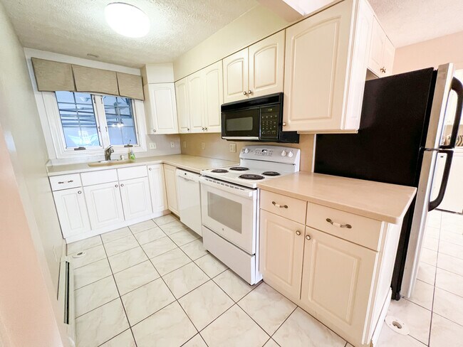 Kitchen - 162 Reed St