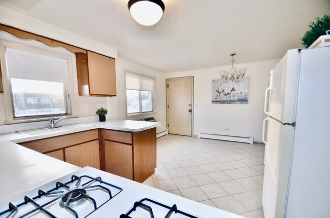 Foto del edificio - 6744 W Diversey Ave