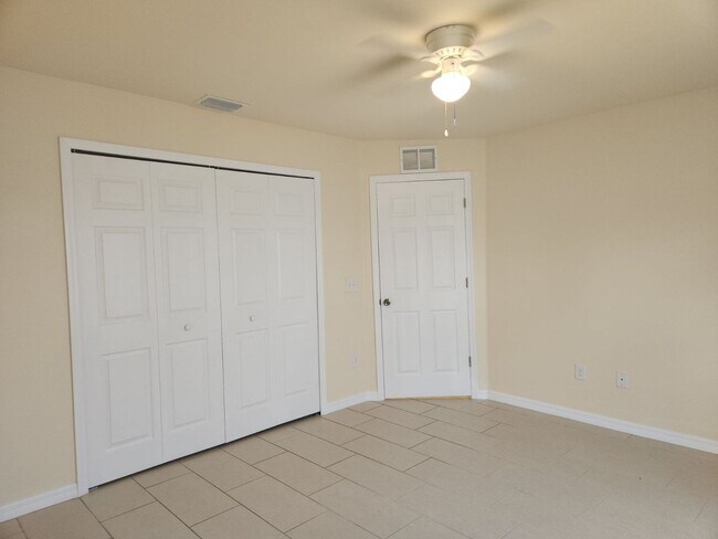 Foto del edificio - Duplex for rent