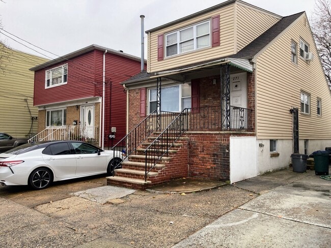 Building Photo - 271 Lexington Ave