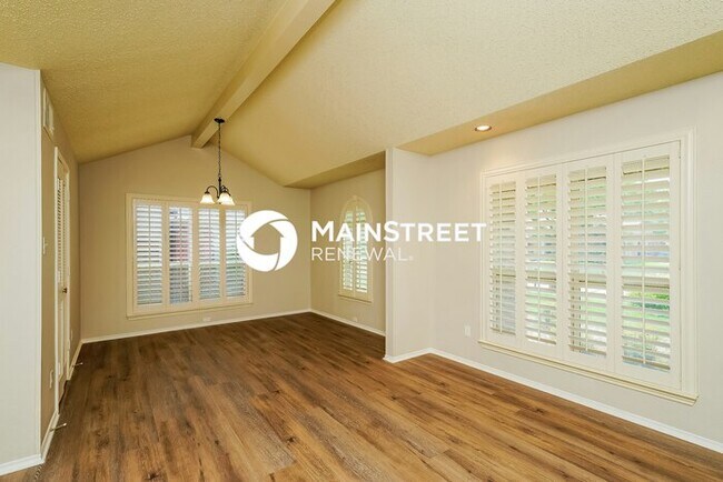 Building Photo - 3 Bedroom Pet-Friendly Home in Carrollton, TX with Main Street Renewal