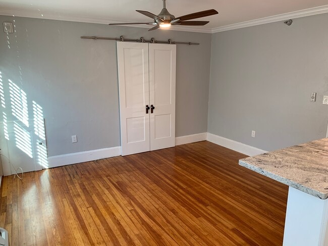 Building Photo - Studio Bed/1 Bath - Unit 2