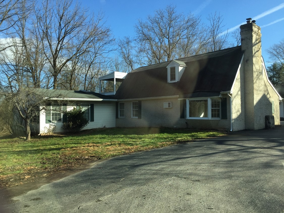 509 Germantown Pike, Lafayette Hill, PA 19444 House Rental in