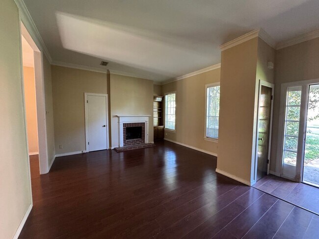 Foto del edificio - Two Story 2 bedroom, 2 bathroom home in So...