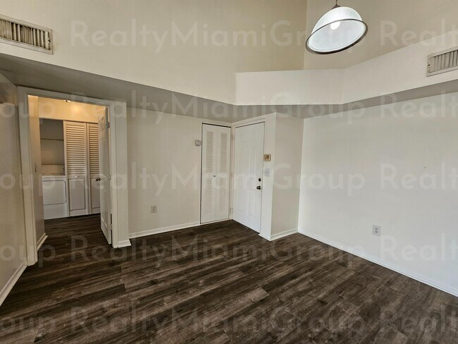Building Photo - 1749 Village Blvd