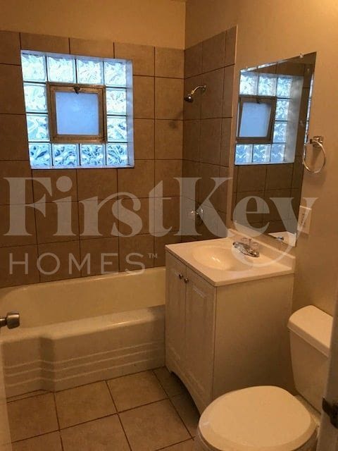 Building Photo - 701 E 162nd Pl