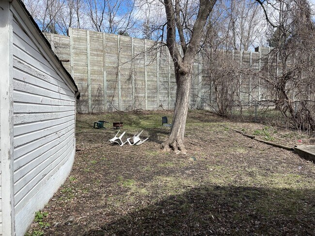 Foto del edificio - 5-Bedroom House Close to U of M Campus