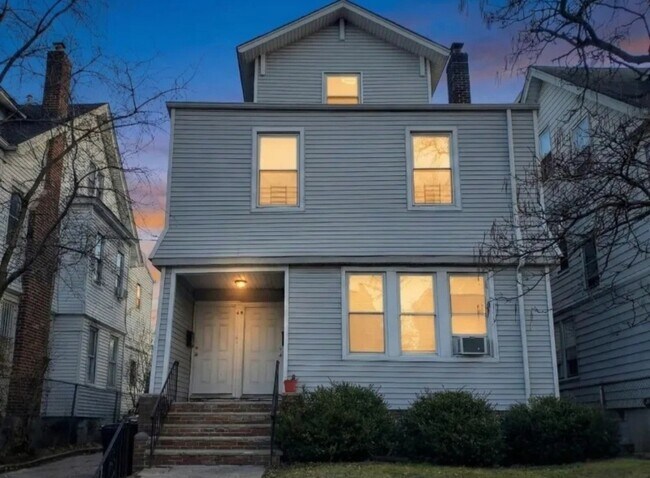 Foto del edificio - 64 Schuyler Ave