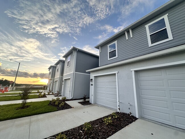 Foto del edificio - 2423 Bevel Ln