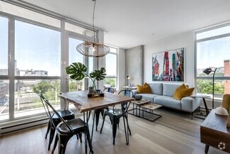 Building Photo - 370 Rue des Seigneurs