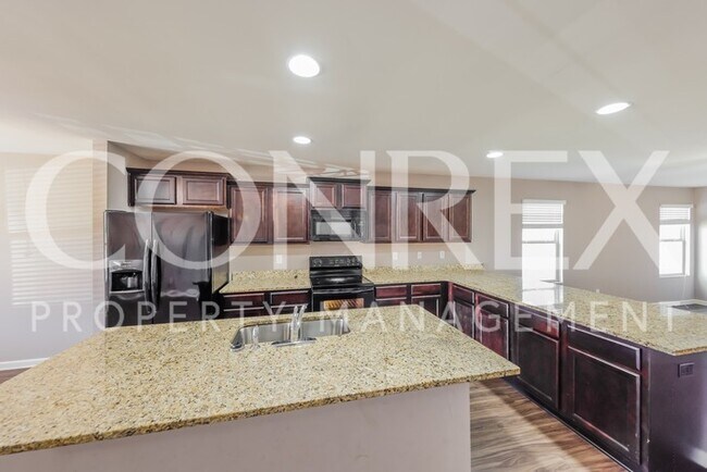Building Photo - Charming Three Bedroom with Fenced Backyard!