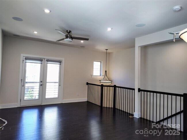 Foto del edificio - 13031 Tinton Ave