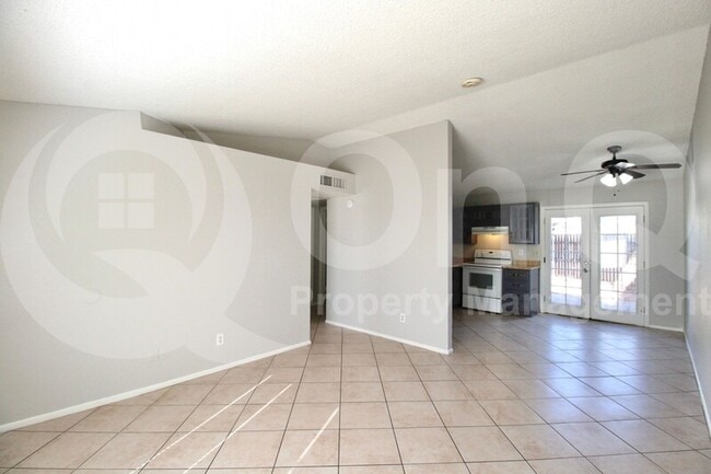 Building Photo - 3120 N 67th Ln