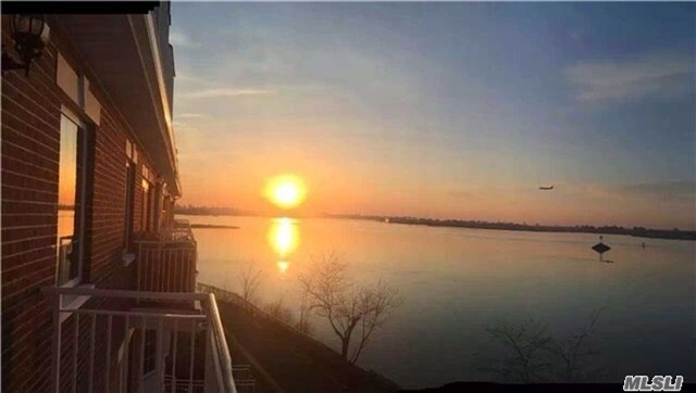 Foto del edificio - 120-51 Sunrise Ct