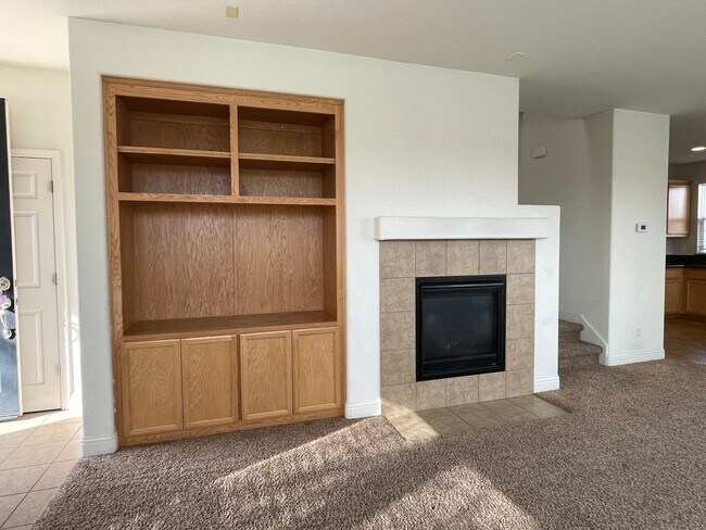 Building Photo - 3 Bedroom Home located in gated community