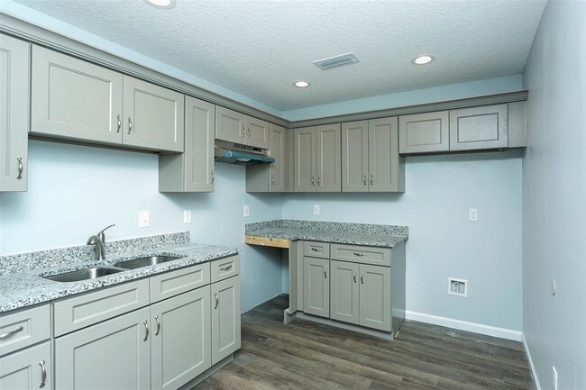 Building Photo - 1987 Erline Dr