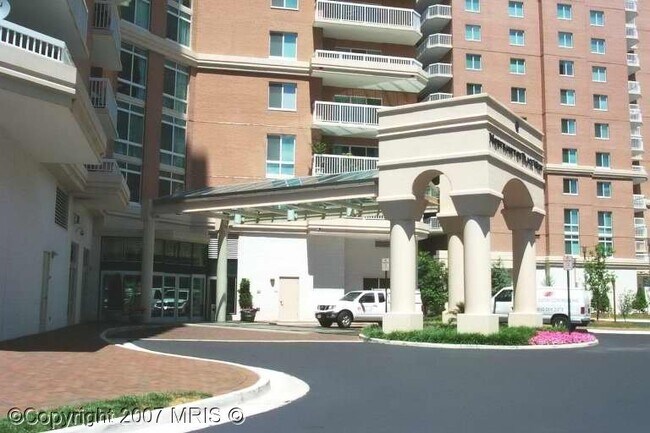 Building Entrance - 3101 N Hampton Dr