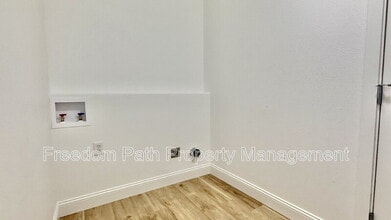 Building Photo - 465 N Elm Rd