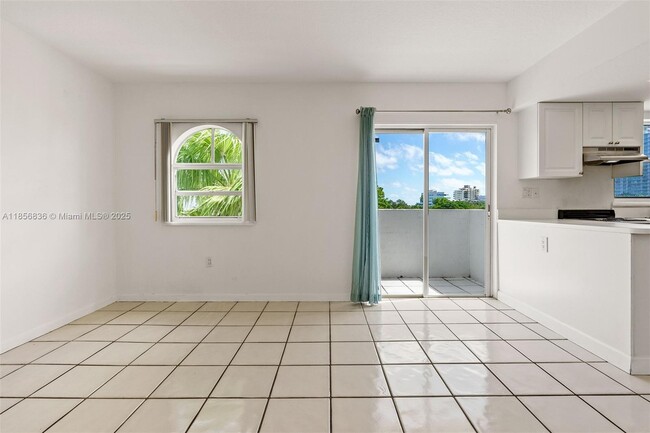 Building Photo - 3052 SW 27th Ave