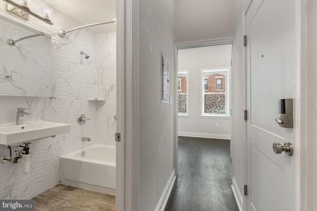Building Photo - 624 N 35th St