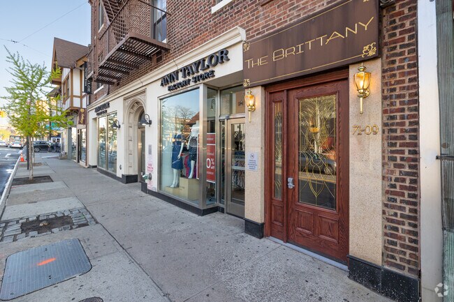 Entrance - 71-09 Austin St