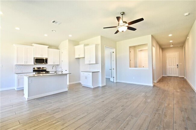 Building Photo - 877 Whitetail Dr