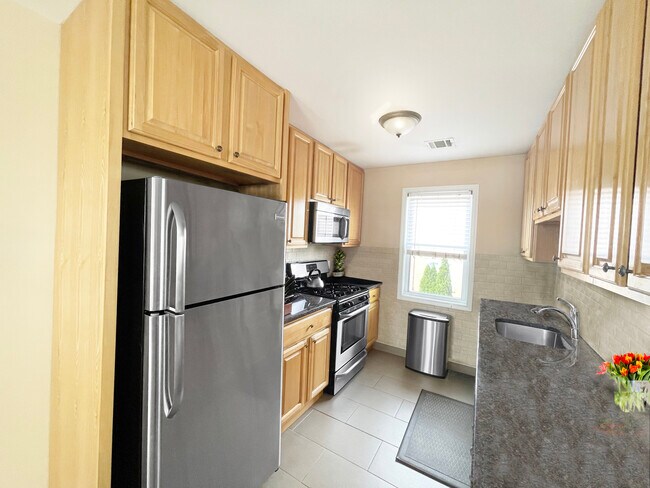 Building Photo - 429 Avenue E