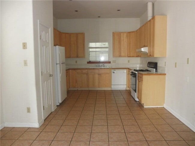 Building Photo - 109 W 38th St