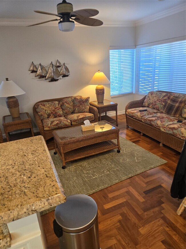 Foto del edificio - 106 Commercial Blvd