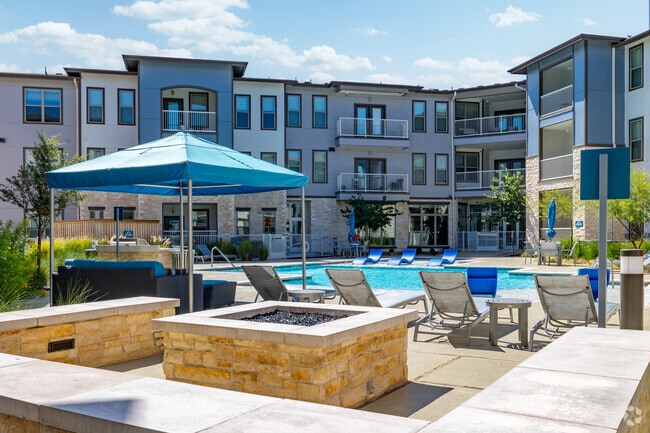 Building Photo - The Grand at Stonecreek