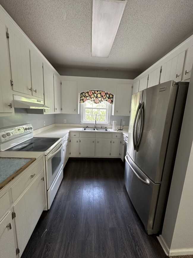 Building Photo - 5915 Quail Ridge Dr