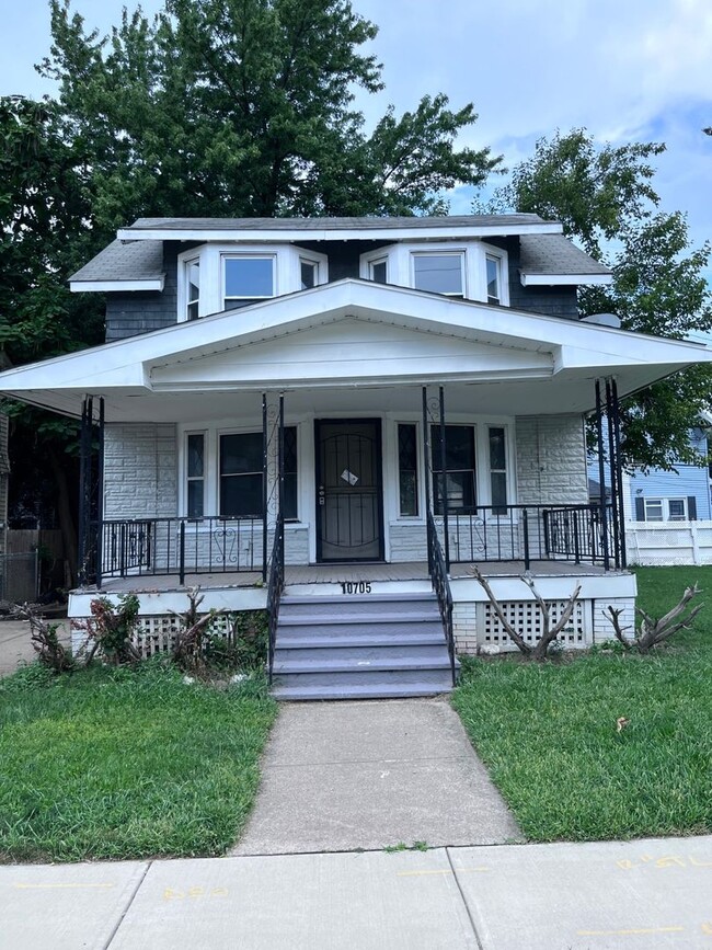 Building Photo - 10705 Greenlawn Ave
