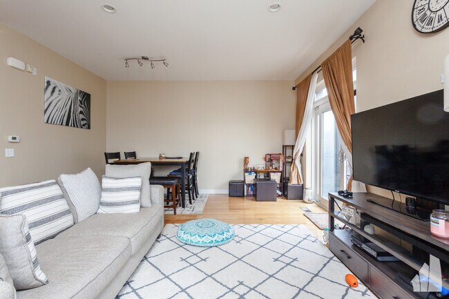 Foto del edificio - 648 W 16th St