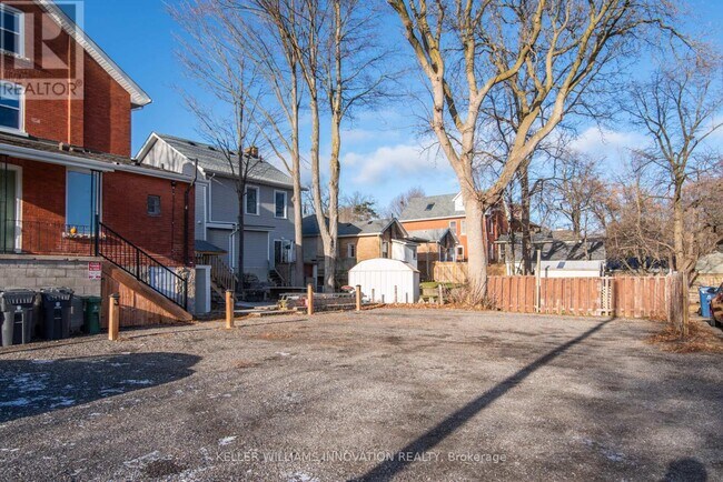 Building Photo - 72 Waterloo Ave