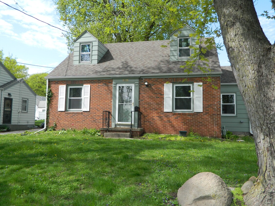 Primary Photo - 5905 College Ave