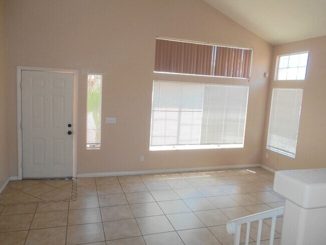 Foto del edificio - Spacious 4 bedroom Home Located in the Desirable Area of Henderson!