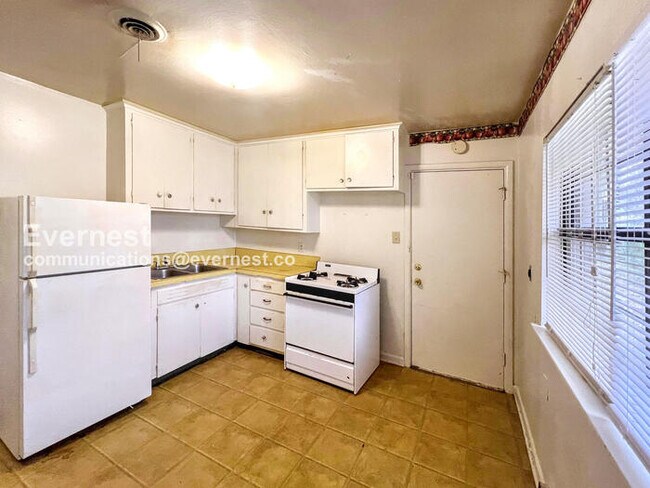 Foto del edificio - 1814 1/2 South Cross Street