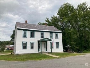 Building Photo - 9 Elm St