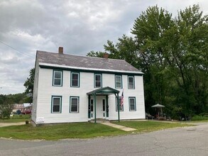 Building Photo - 9 Elm St