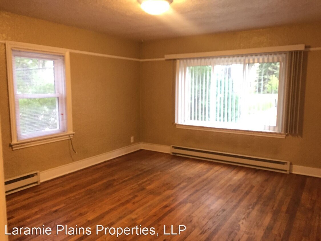 Primary Photo - 1216 E Ivinson Ave