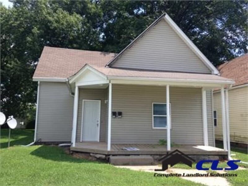 122 S 12th St, Terre Haute, IN 47807 Townhouse for Rent in Terre