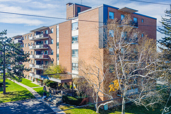 Photo du bâtiment - 55 Mcmurchy Ave N