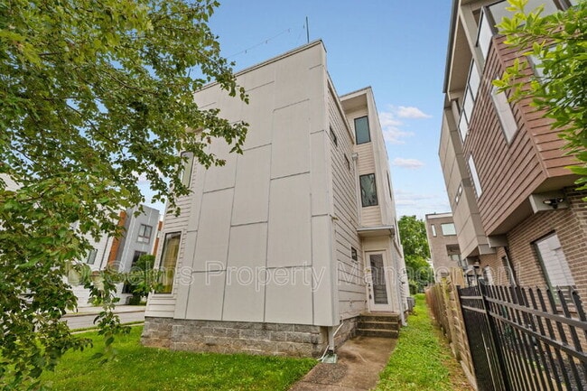 Building Photo - 807 13th Ave S