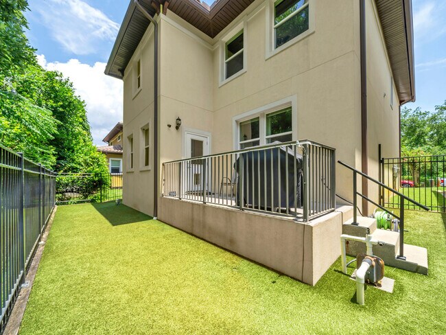 Building Photo - 484 Soundview Ct
