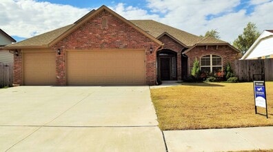Building Photo - 613 S Silver Leaf Dr